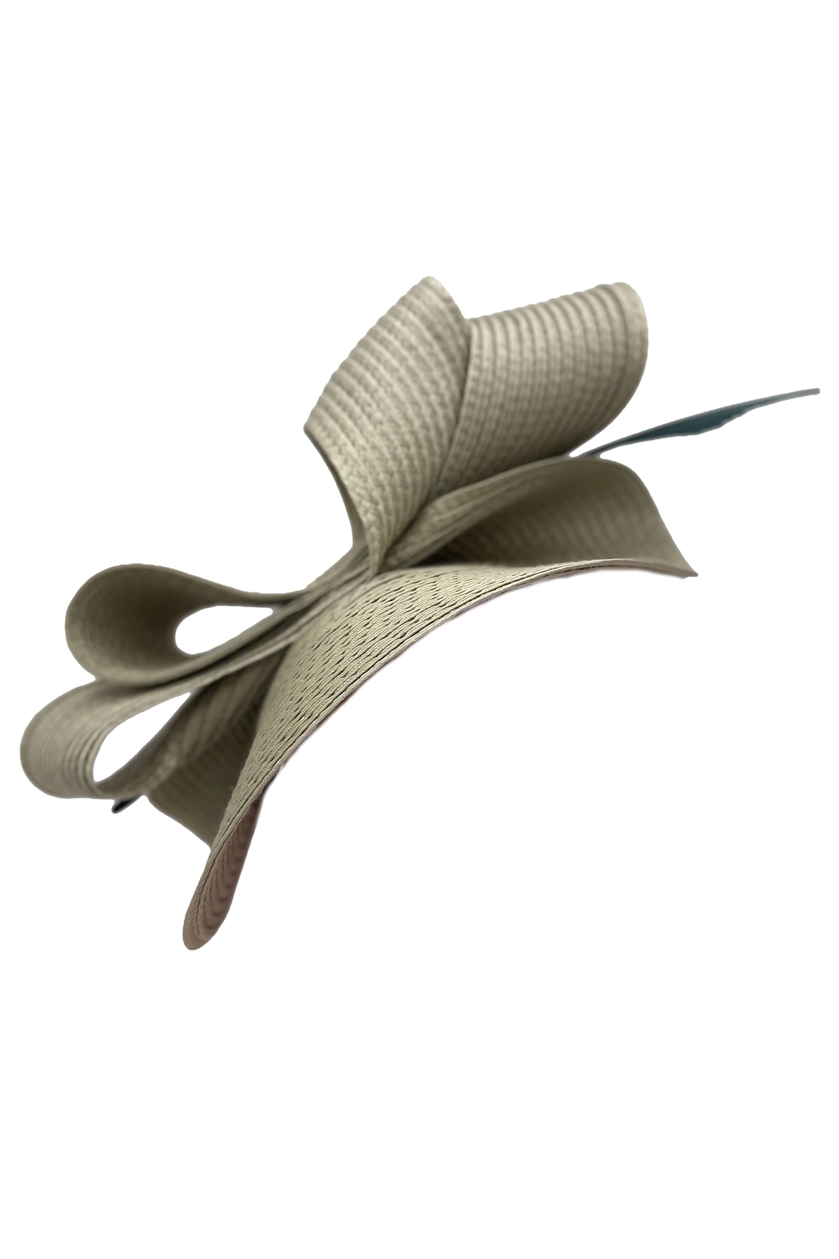 Tocado dorado modelo Paula con plumas diseño unico Tocado dorado modelo Paula con plumas diseño unico